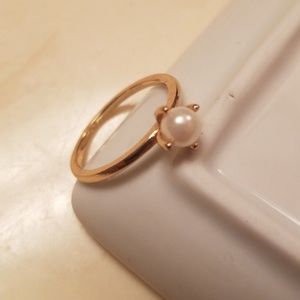 BANANA REPUBLIC delicate pearl ring